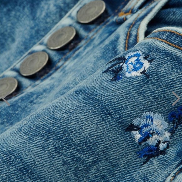 Lucky Brand Skinny Jeans with Blue Flower Detail - Picture 7 of 9
